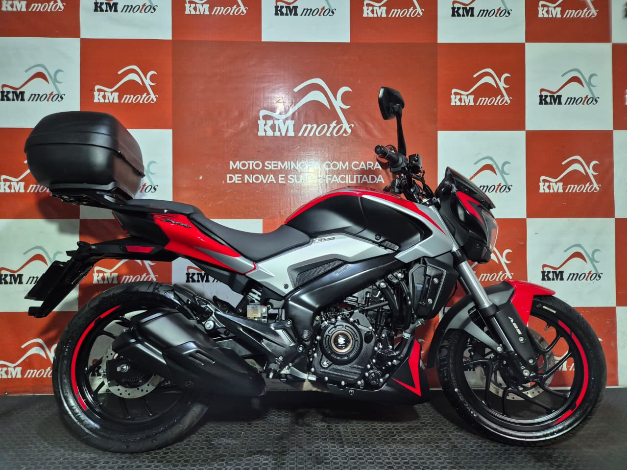 BAJAJ Dominar D250 2025 Vermelha